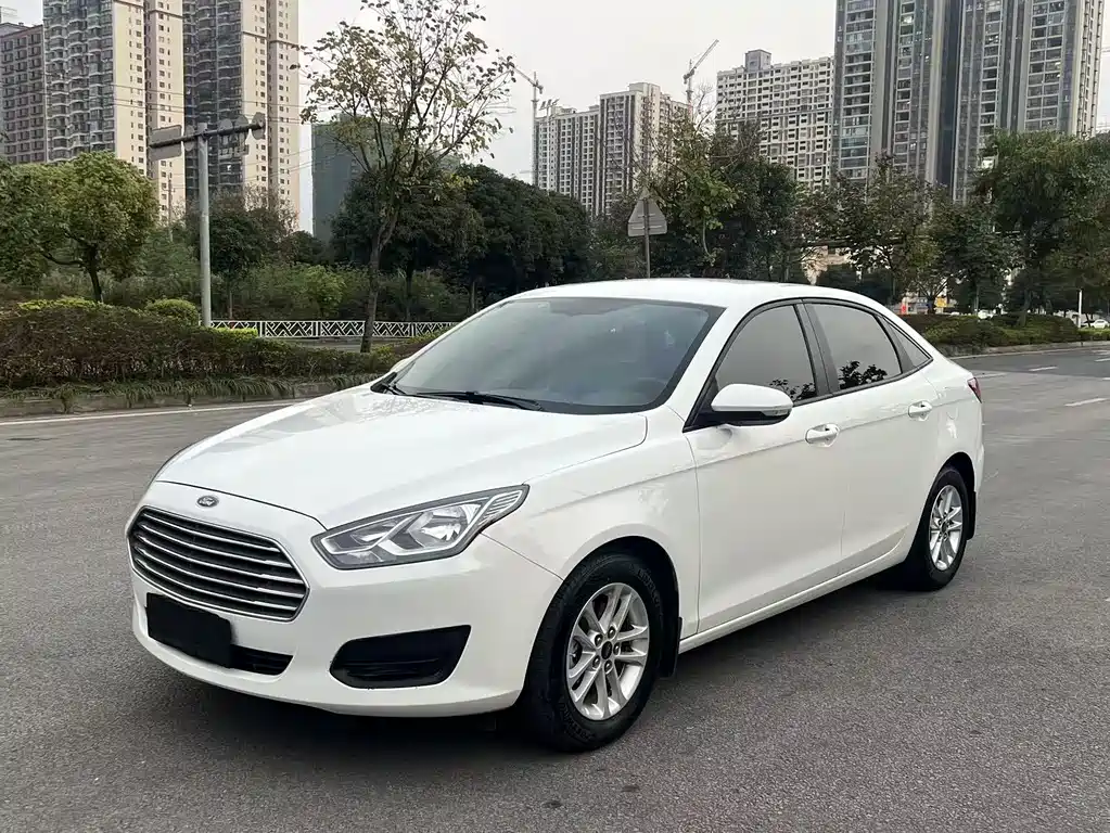 Ford Escort 2020 — фото 1