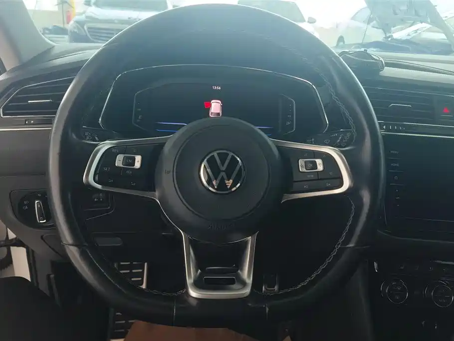 Volkswagen Tiguan L 2021 — фото 15