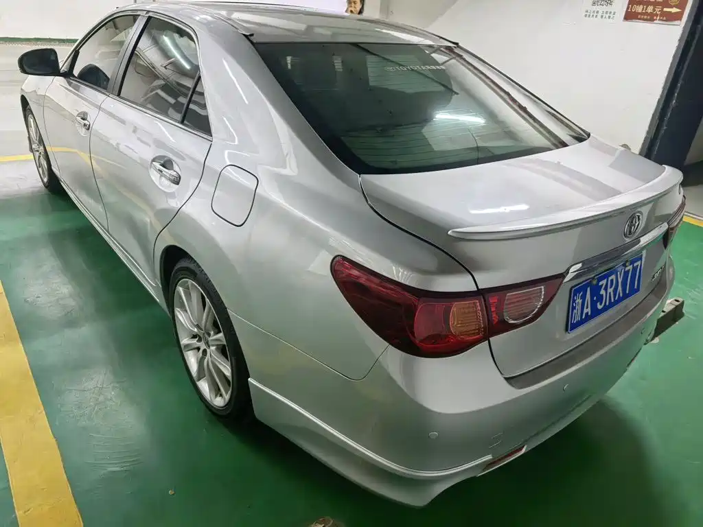 Toyota Reiz 2010