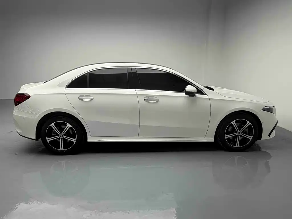 Mercedes-Benz A-Class 2024 — фото 17