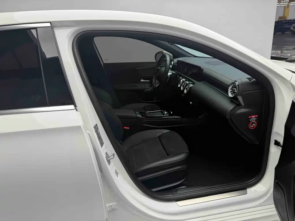 Mercedes-Benz A-Class 2024 — фото 15