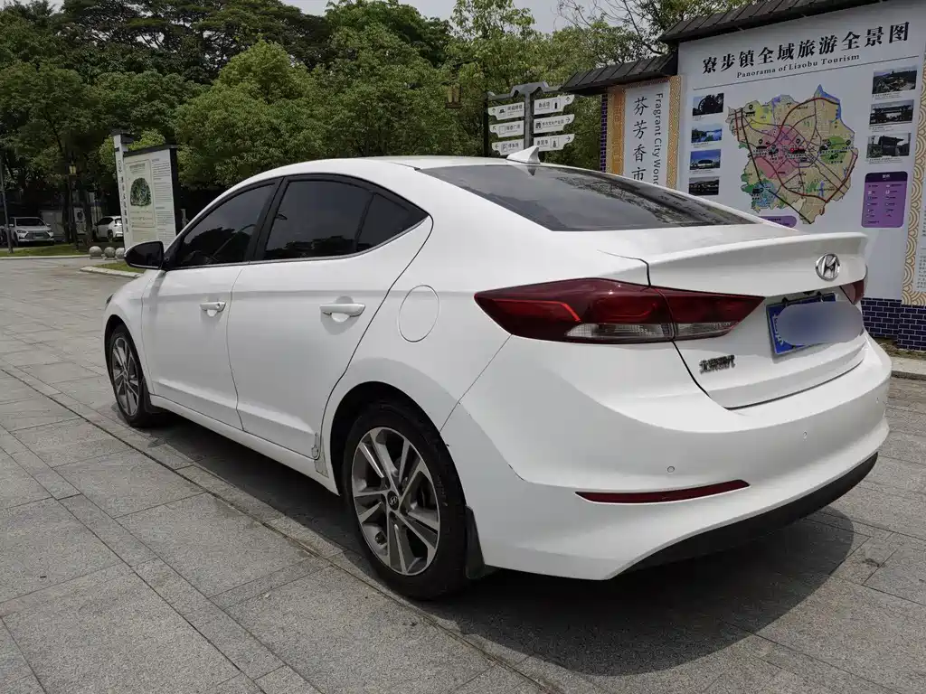 Hyundai Elantra 2017 — фото 5