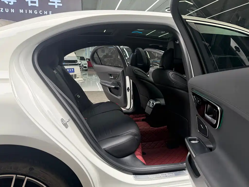 Mercedes-Benz C-Class 2025 — фото 14
