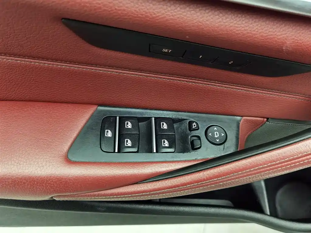 BMW 5 Series 2018 — фото 9