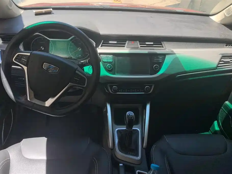 Geely Vision X3 2019 — фото 12