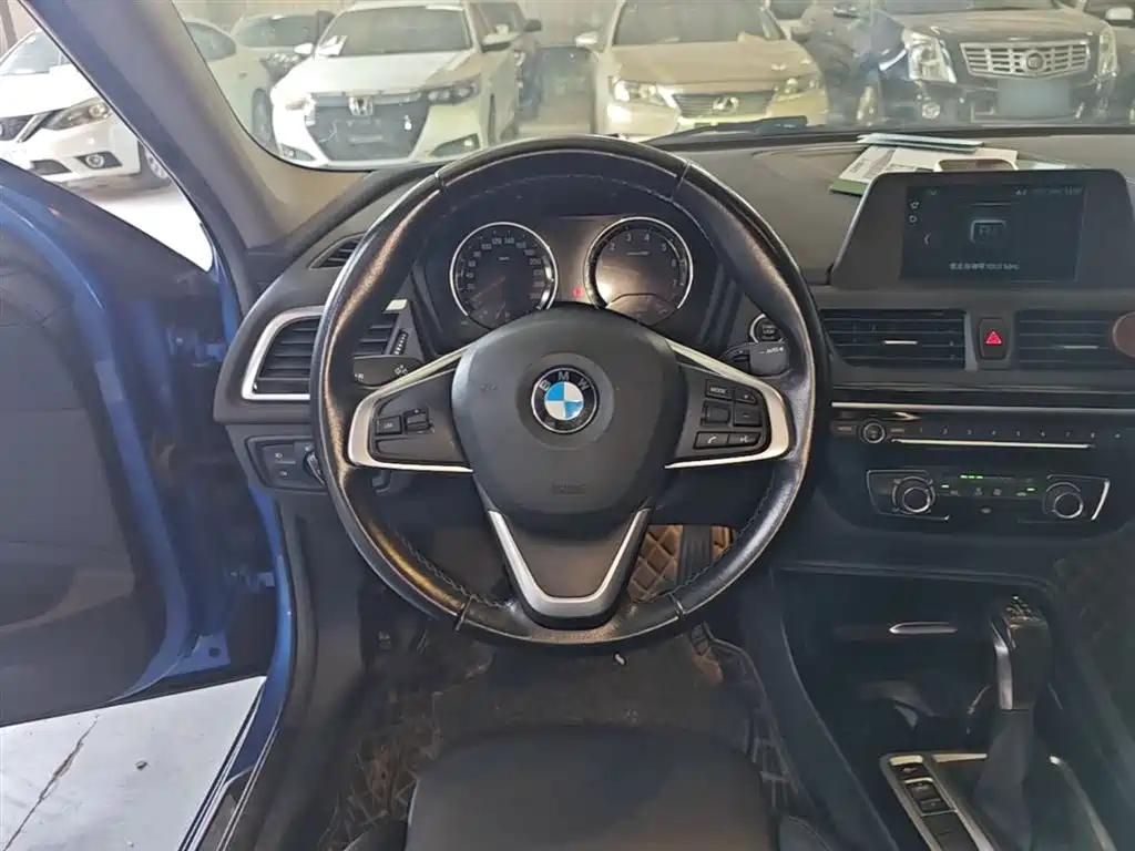 BMW 1 Series 2018 — фото 11