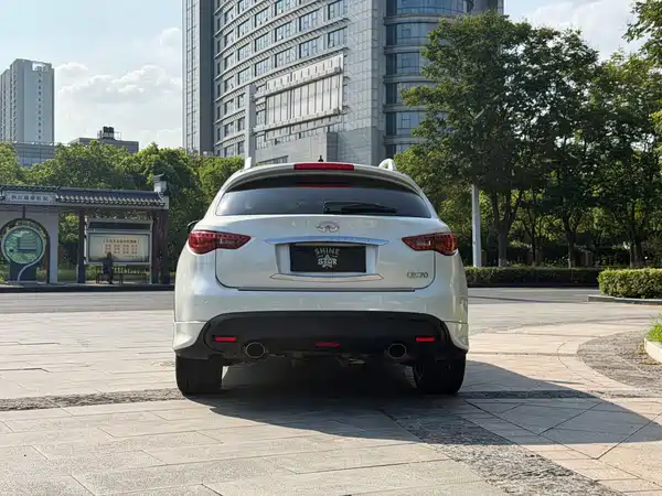 Infiniti QX70 2014