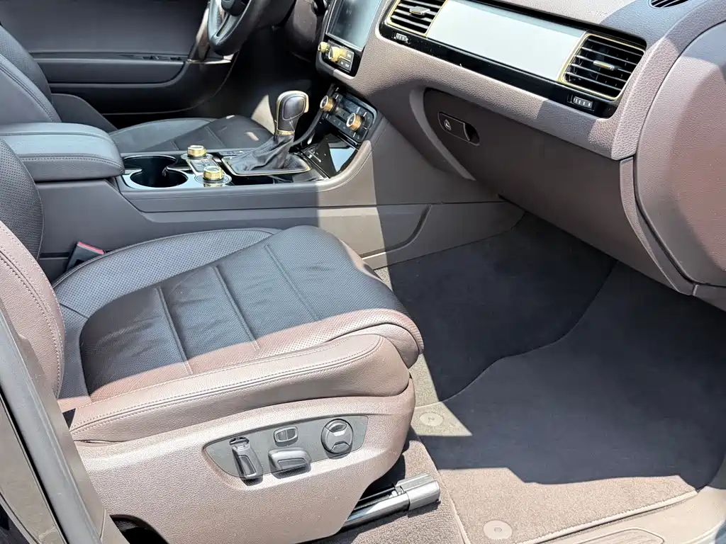 Volkswagen Touareg 2018 — фото 15