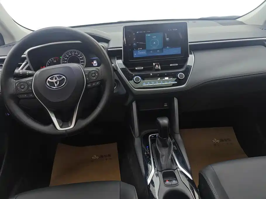 Toyota Corolla Cross 2022 — фото 12