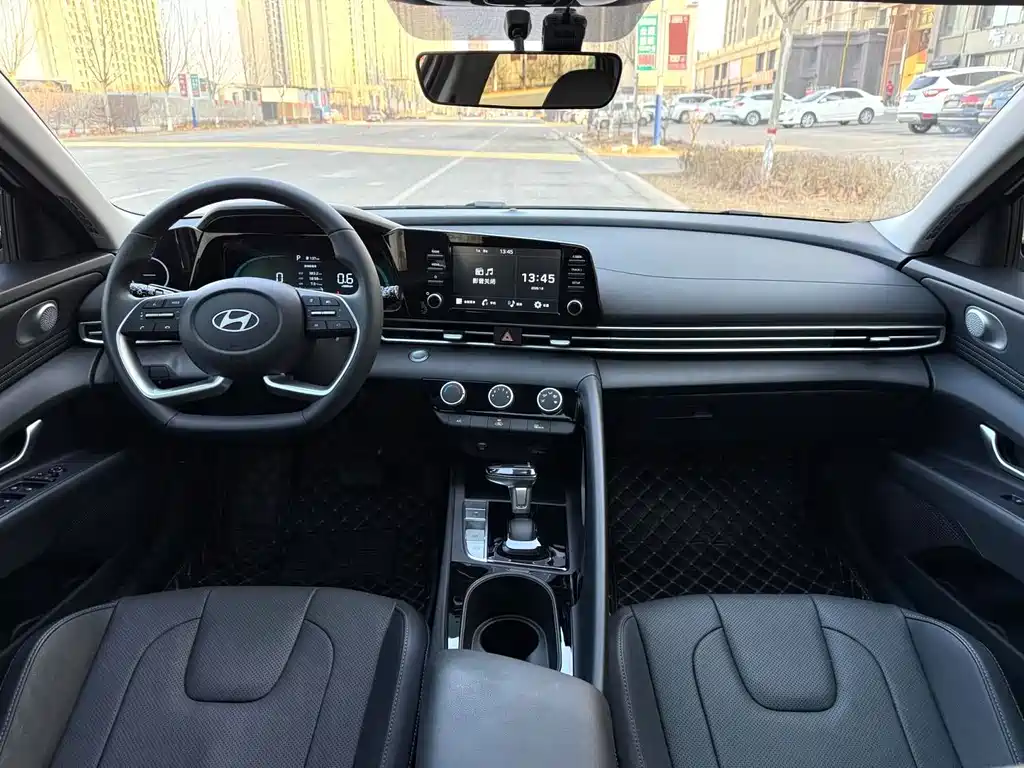 Hyundai Elantra 2024