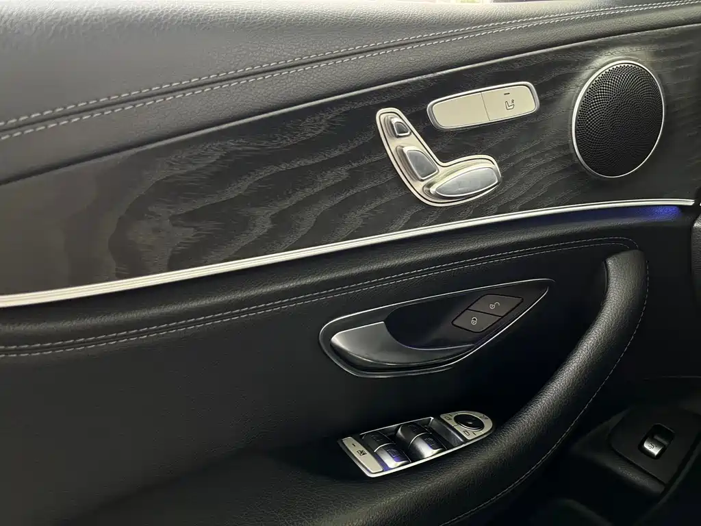 Mercedes-Benz E-Class 2018 — фото 12