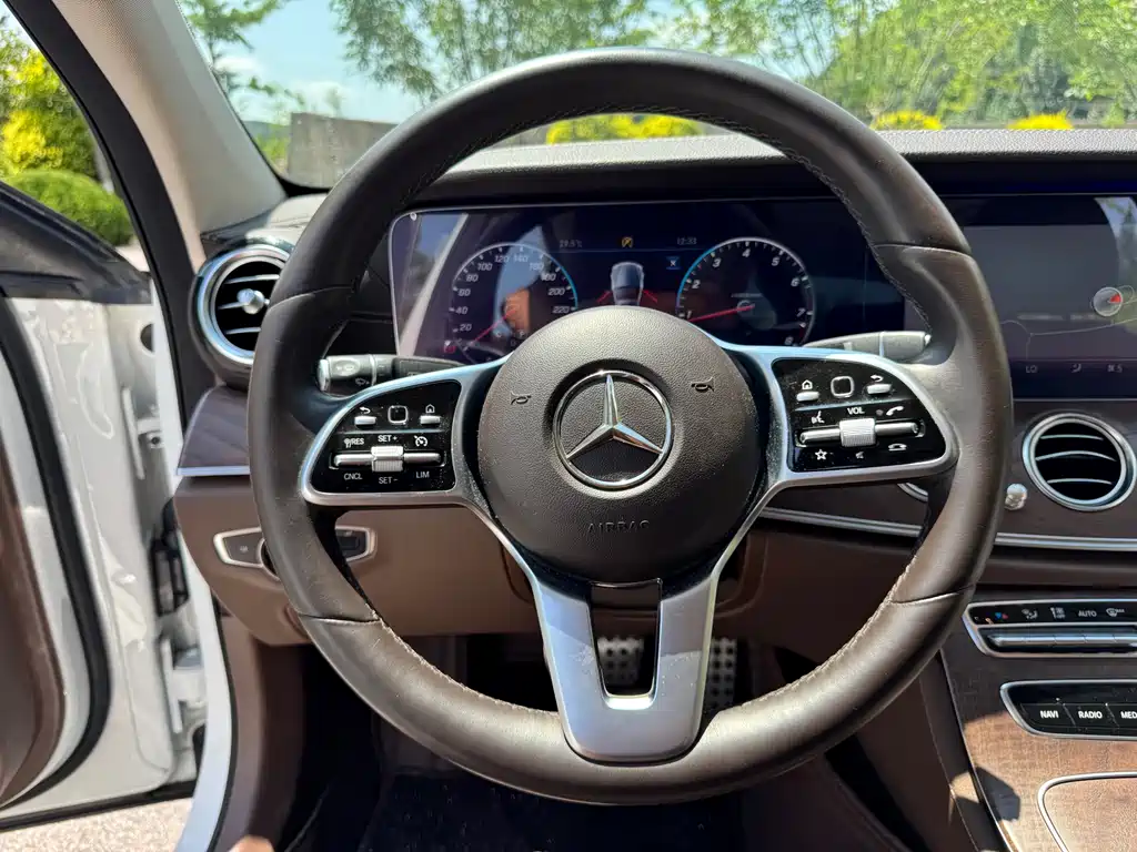 Mercedes-Benz E-Class 2019 — фото 14