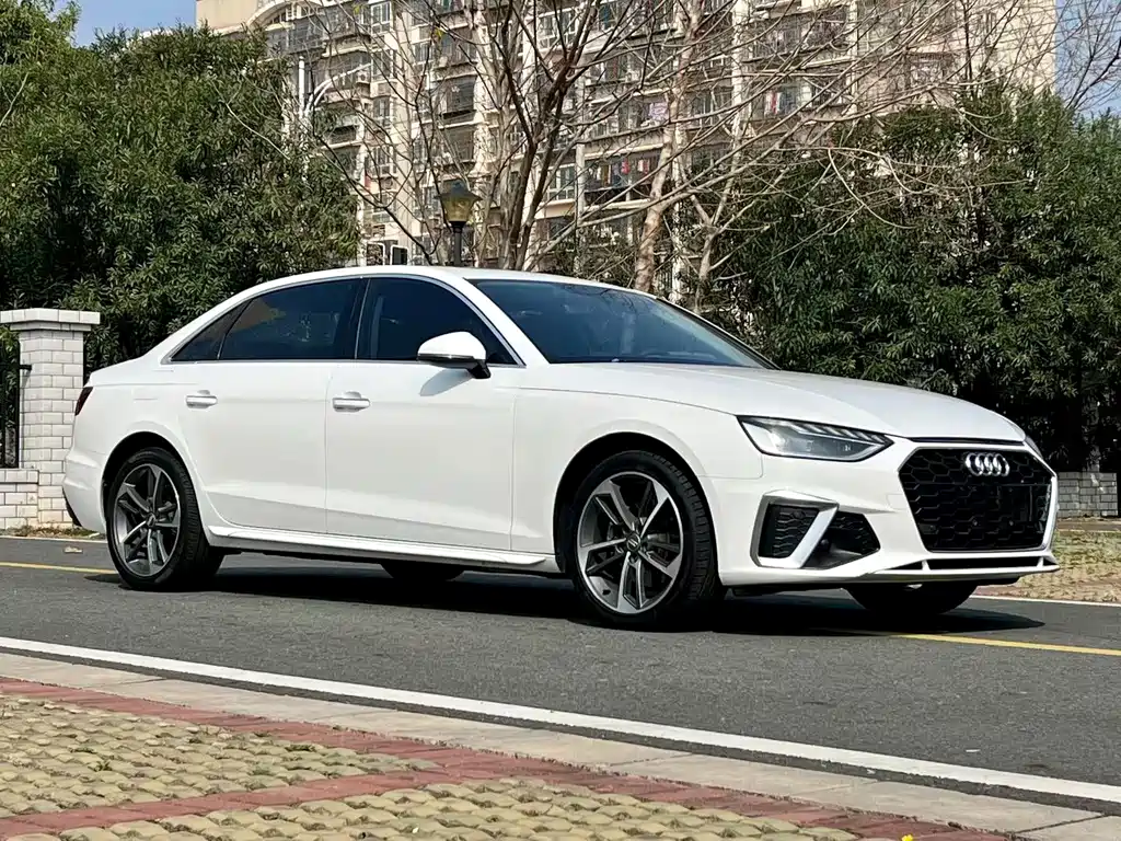 Audi A4L 2022 — фото 2