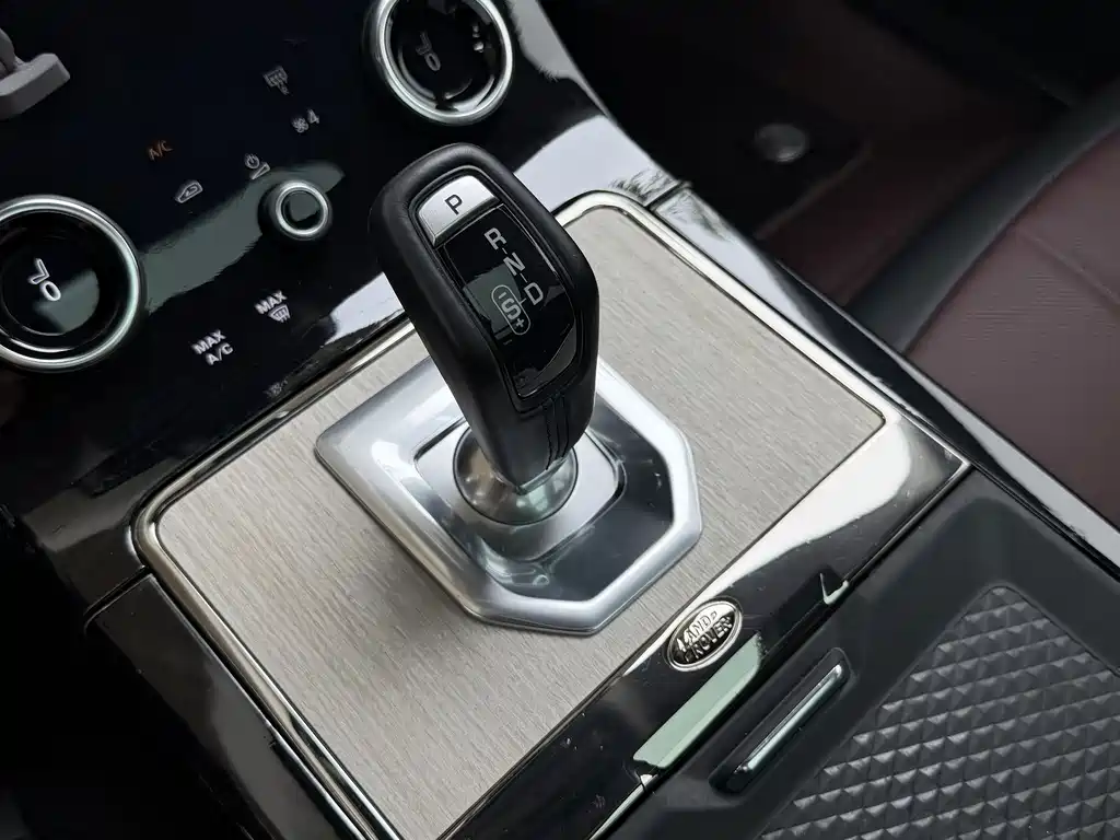 Land Rover Evoque 2023 — фото 10