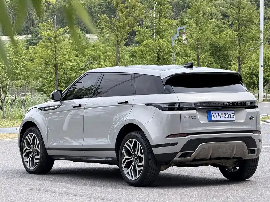 Land Rover Evoque 2023 — фото 20