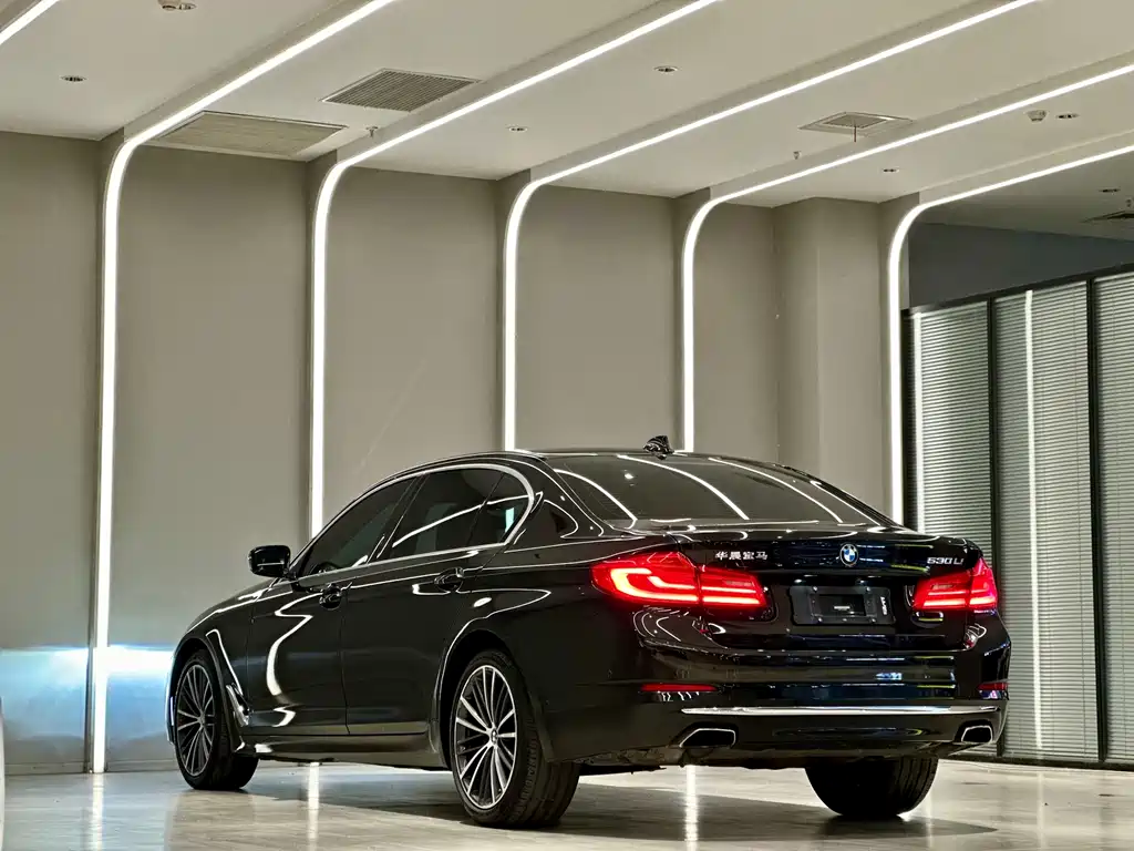 BMW 5 Series 2020 — фото 12