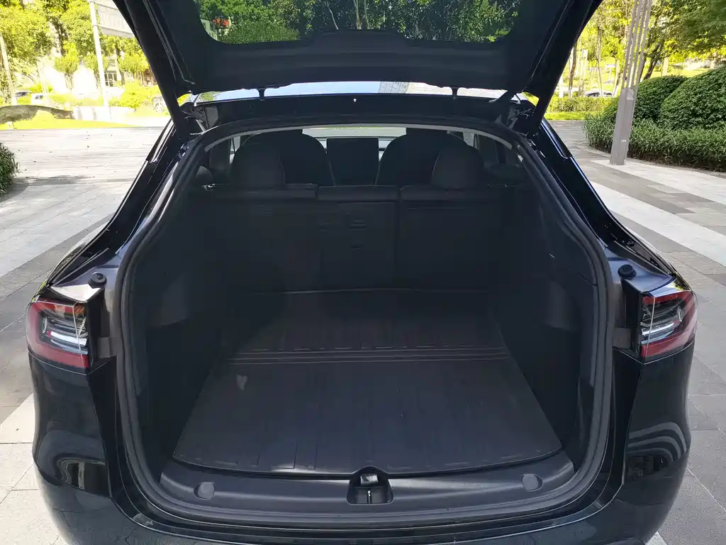 Tesla Model Y 2022 — фото 12