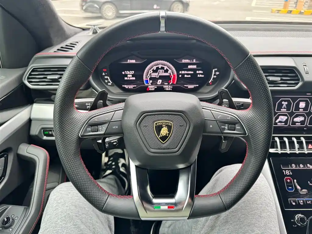 Lamborghini Urus 2021 — фото 17
