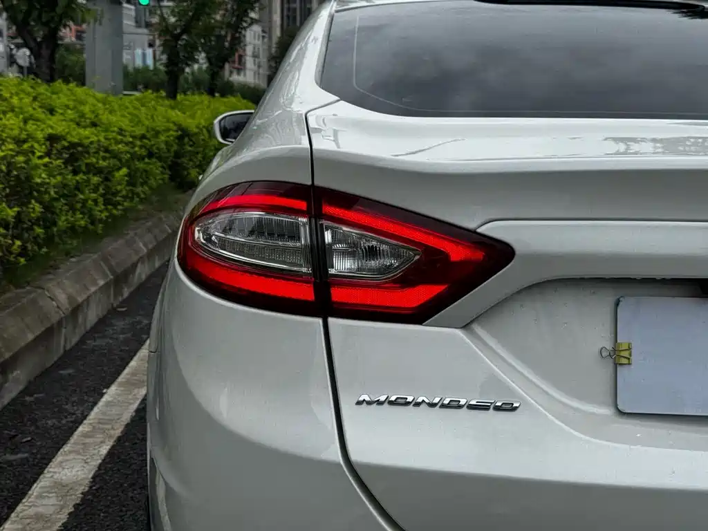 Ford Mondeo 2014 — фото 29
