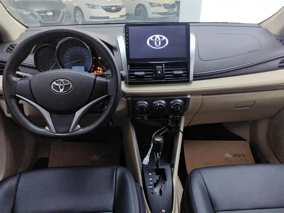 Toyota Yaris L 2015 — фото 13