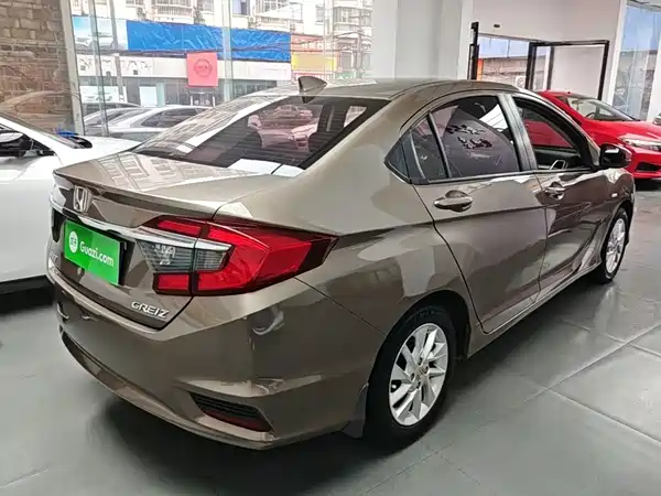 Honda Greiz 2016