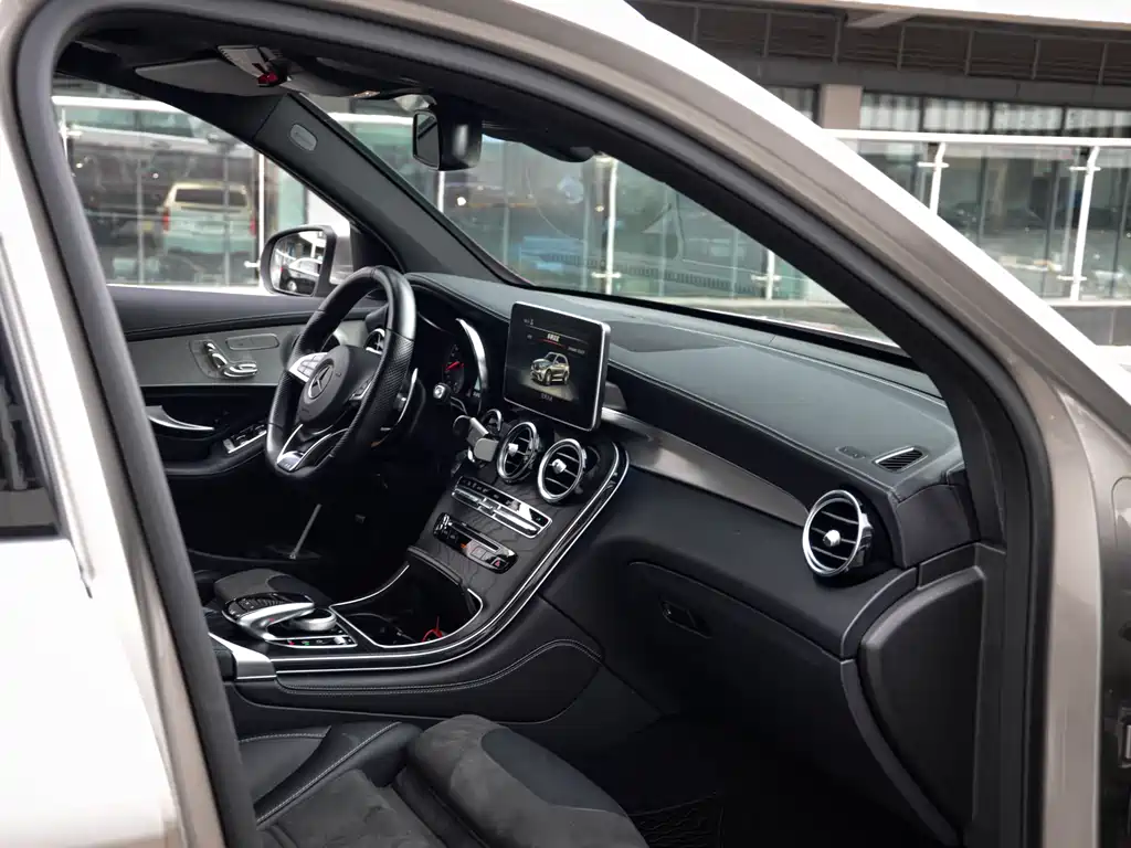 Mercedes-Benz GLC AMG 2020 — фото 16