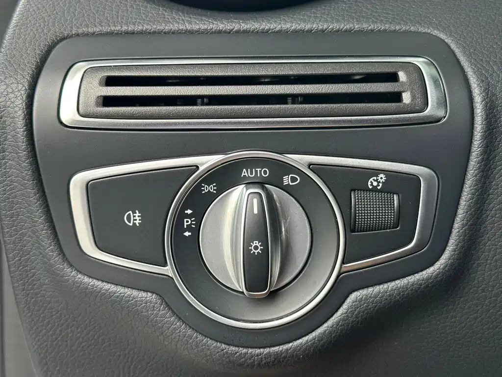 Mercedes-Benz C-Class 2020 — фото 14