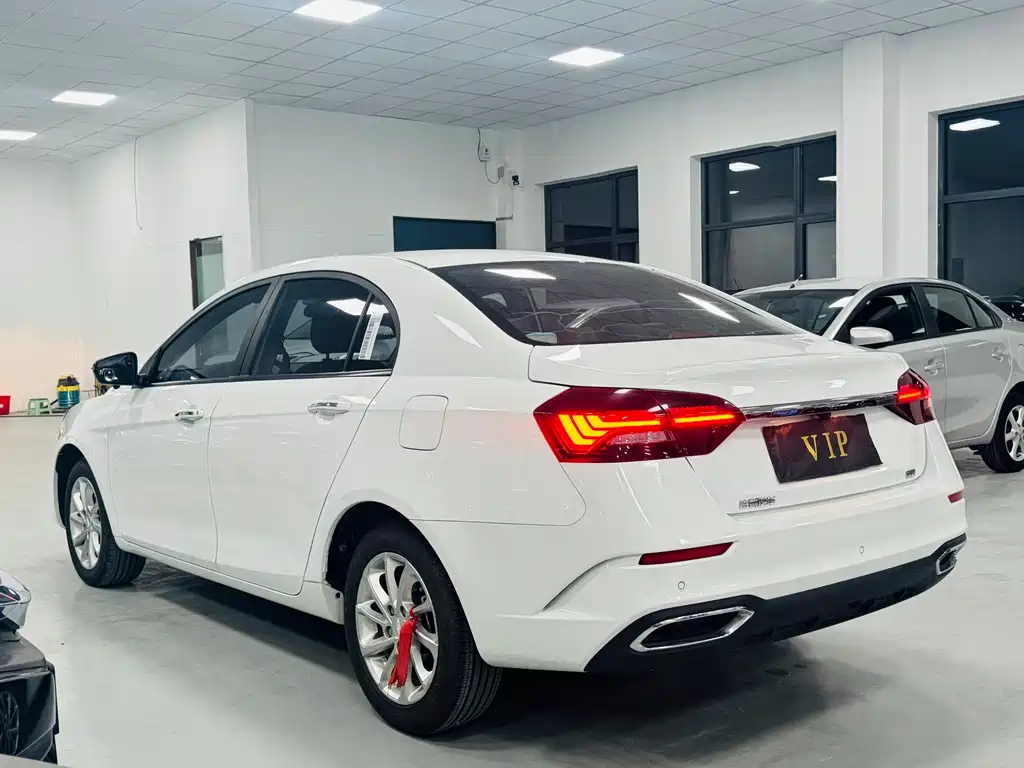 Geely Emgrand 2021