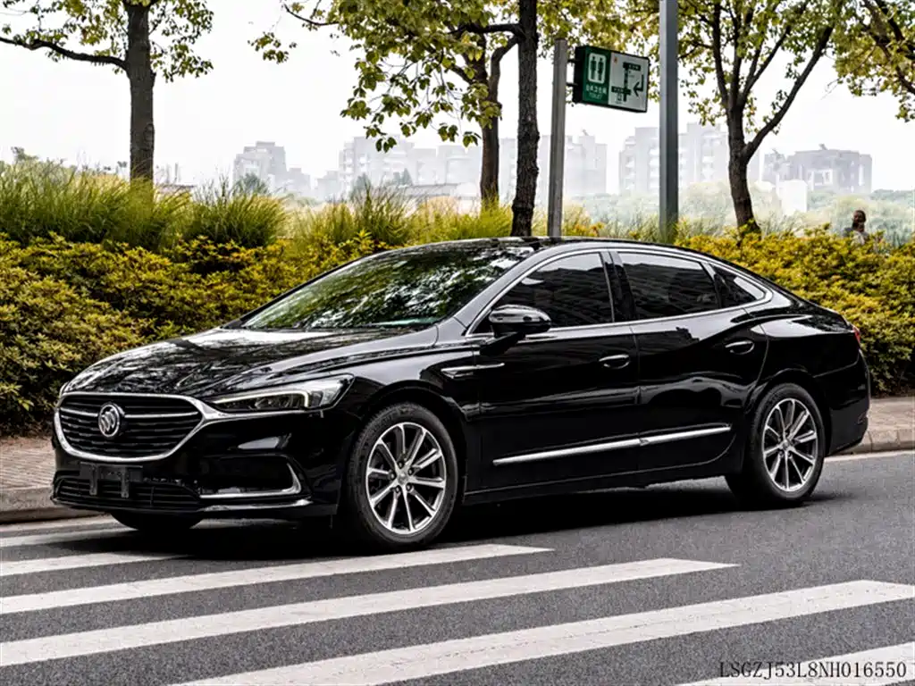 Buick LaCrosse 2022 — фото 1