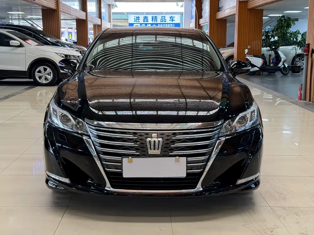 Toyota Crown 2018 — фото 2