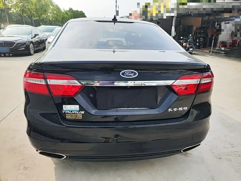 Ford Taurus 2018 — фото 6