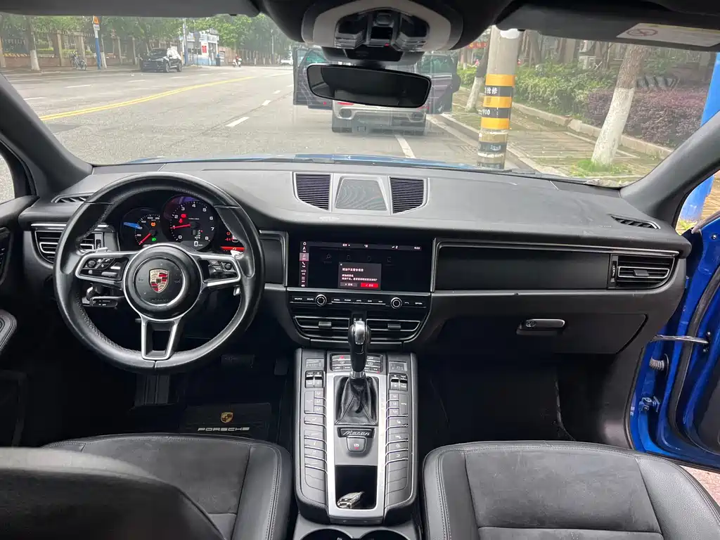 Porsche Macan 2018 — фото 26