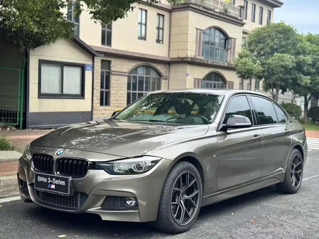 BMW 3 Series 2018 — фото 1