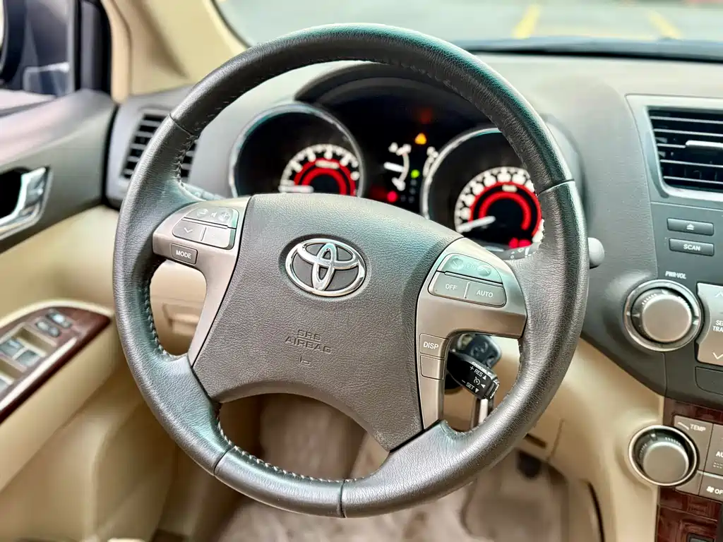 Toyota Highlander 2012 — фото 17