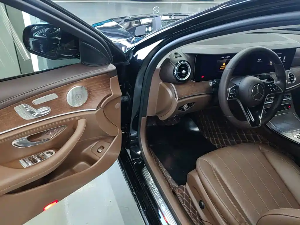 Mercedes-Benz E-Class 2022 — фото 16