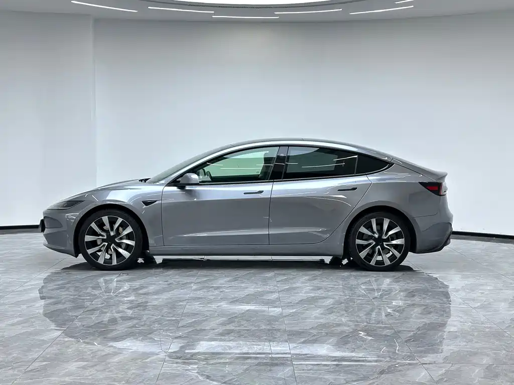 Tesla Model 3 2025 — фото 19