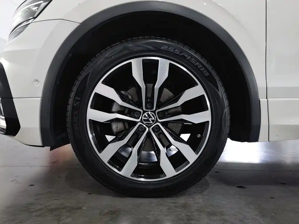 Volkswagen Tiguan L 2021 — фото 17