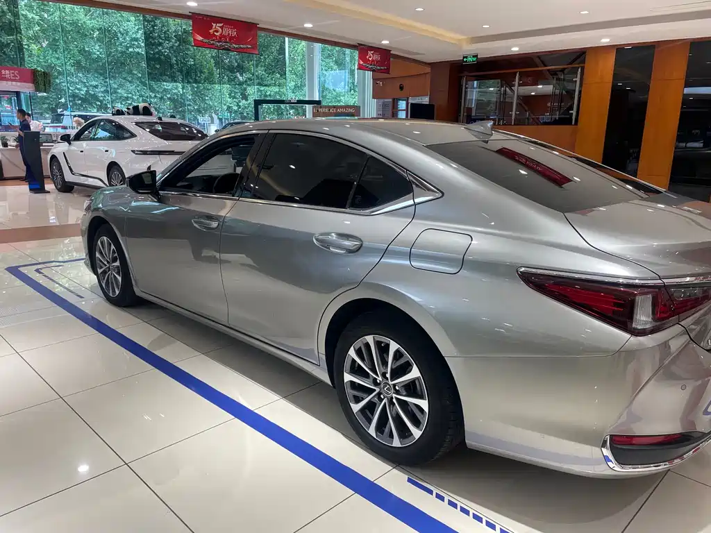 Lexus ES 2024 — фото 10