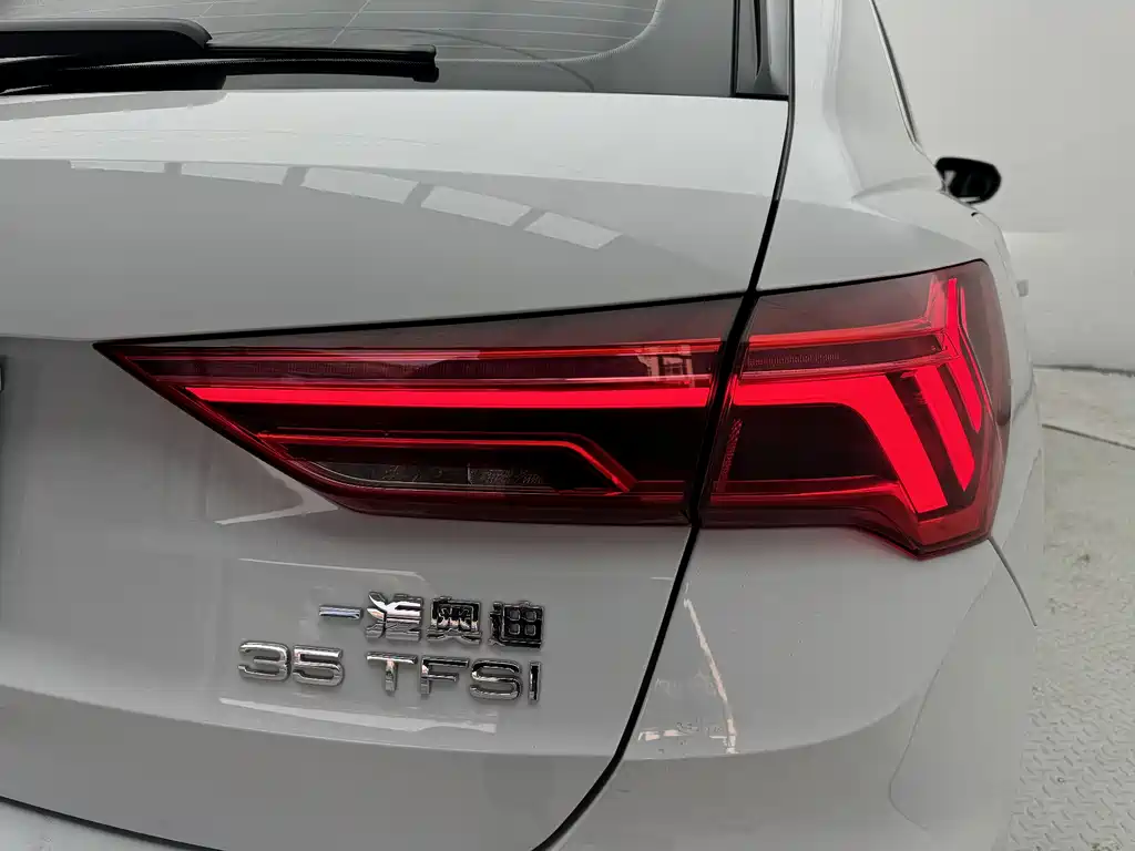 Audi Q3 2023 — фото 11