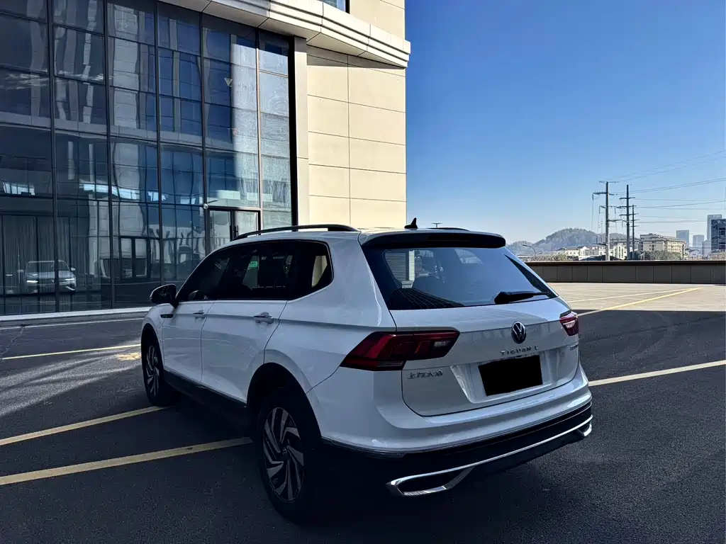 Volkswagen Tiguan L 2023 — фото 6