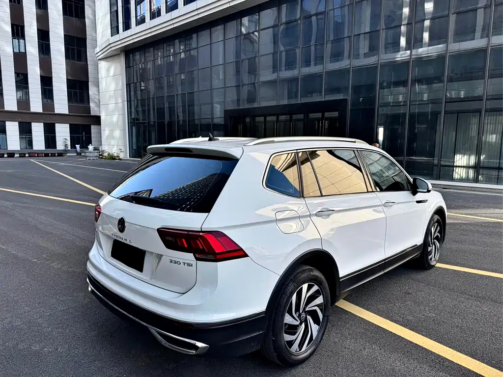 Volkswagen Tiguan L 2023 — фото 5