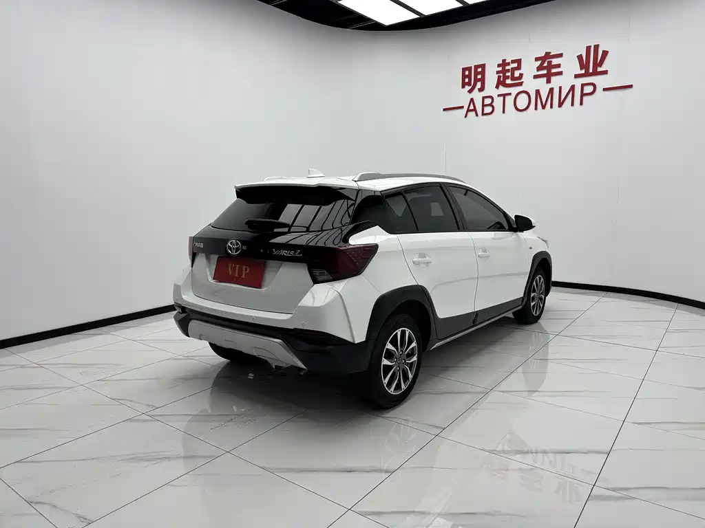 Toyota Yaris L 2022 — фото 9