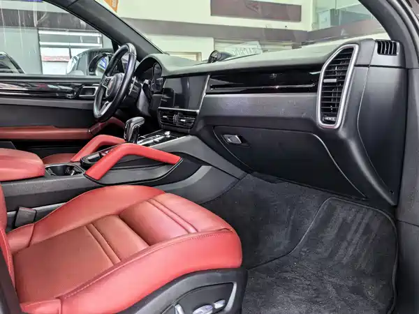 Porsche Cayenne 2020