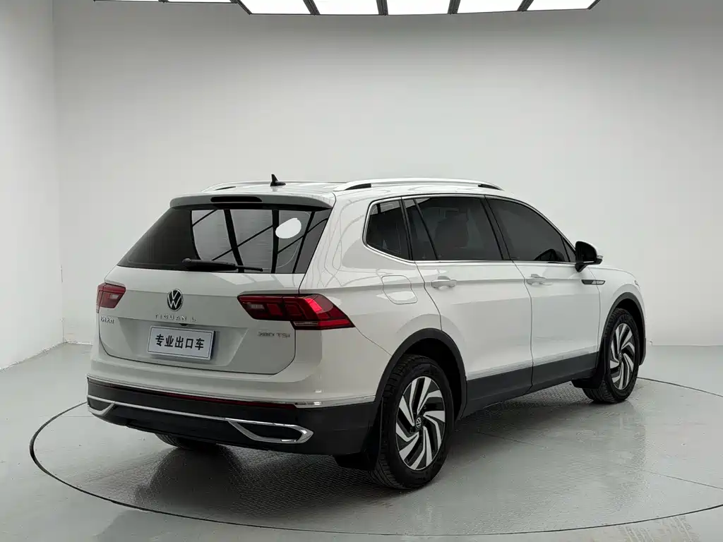 Volkswagen Tiguan L 2023 — фото 4