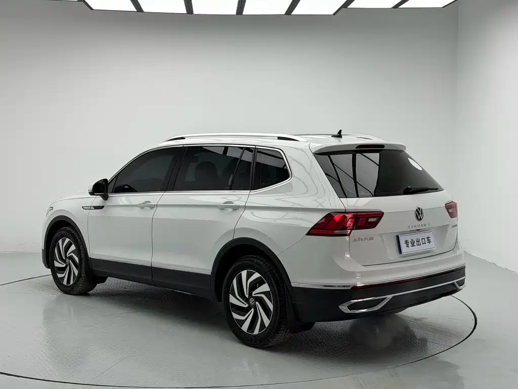 Volkswagen Tiguan L 2023 — фото 6