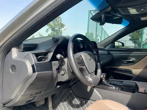 Lexus ES 2022