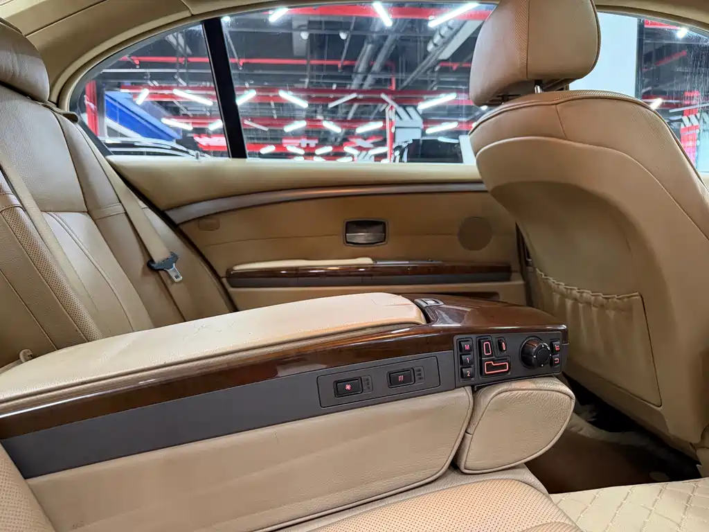 BMW 7 Series 2005 — фото 23