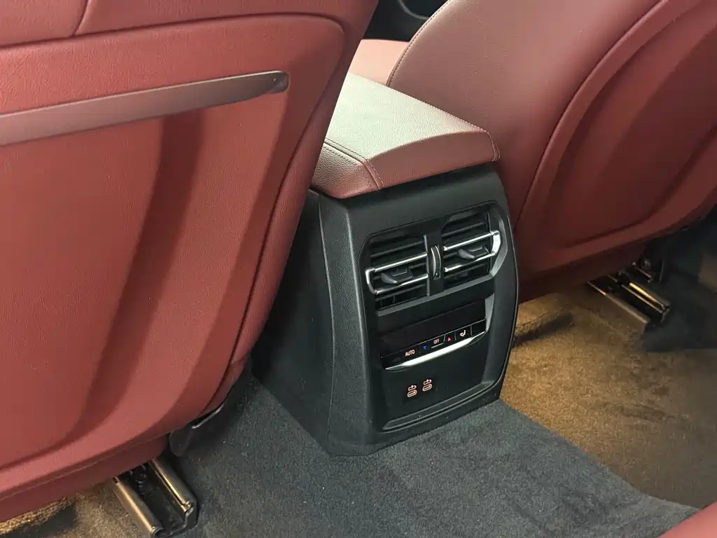 BMW 3 Series 2023 — фото 14