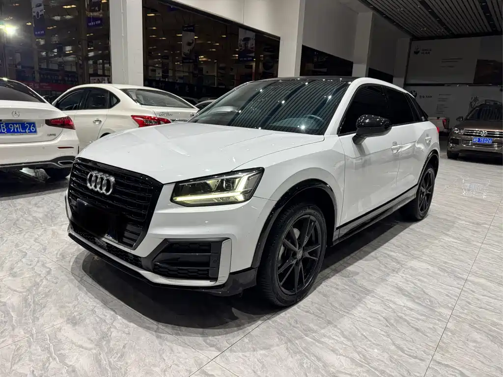 Audi Q2L 2020 — фото 1