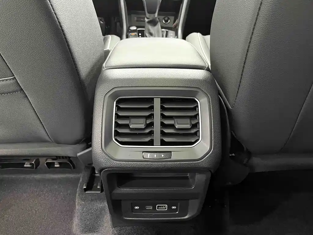 Volkswagen Tiguan L 2022 — фото 12